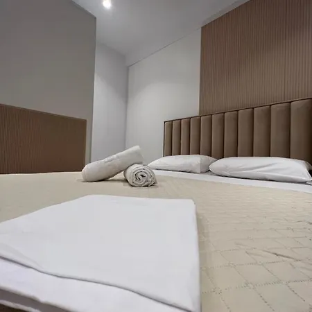 Mumbas 2 Apartment Himare